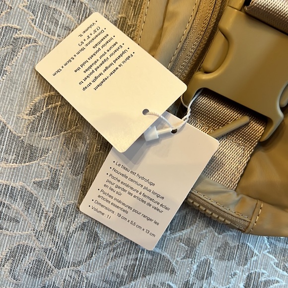NWT Trench Lululemon Everywhere Belt Bag - Picture 14 of 17